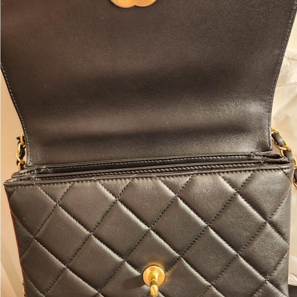 Chanel 2022 Chain strap Lambskin Small Flap Shoulder Bag Black Gold New - Picture 4 of 10